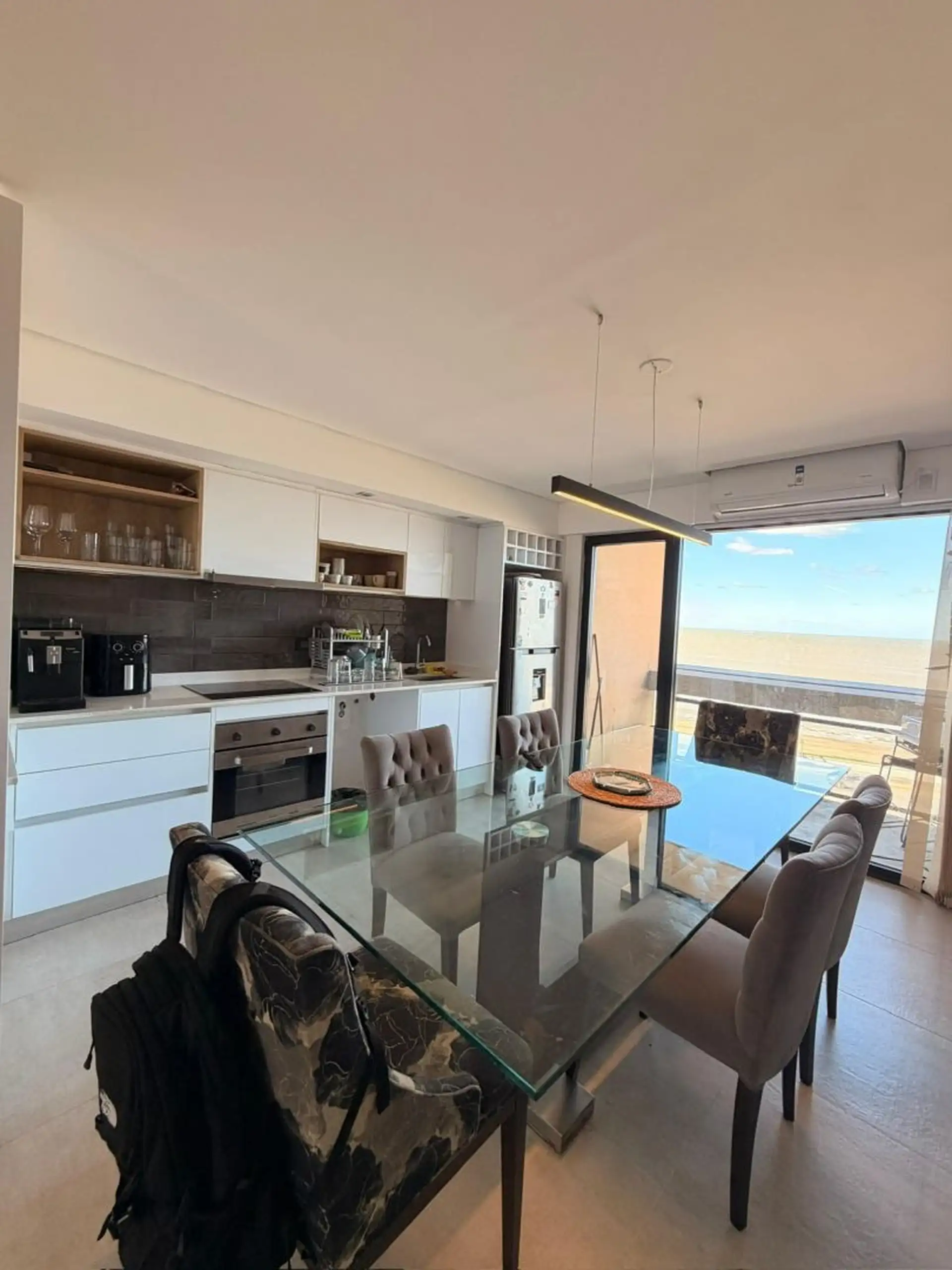 Departamento 3 ambientes con balcón, vista al mar y cochera, Constitución