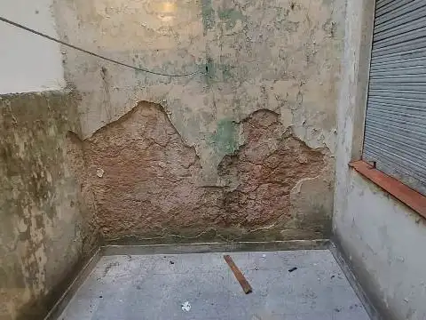 VENTA 2 AMBIENTES PLANTA BAJA CON PATIO. PARA RECICLAR - PROX  Subte C/E - UADE - Independencia al 900