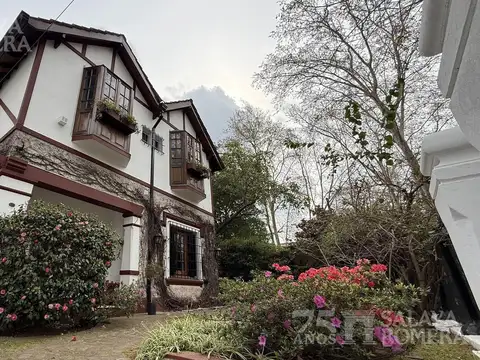 Casa 7 ambientes con 3 baños