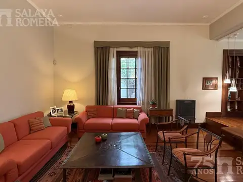 Venta Casa 5 ambientes con jardín parrilla y bodega en Olivos