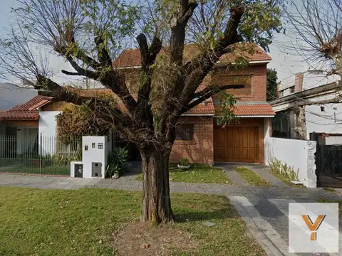 La Rioja e/ Urquiza y Azucena