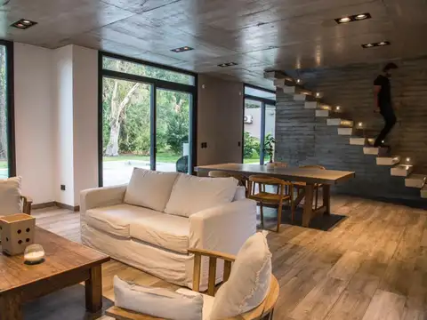 Casa 5 ambientes con 2 baños