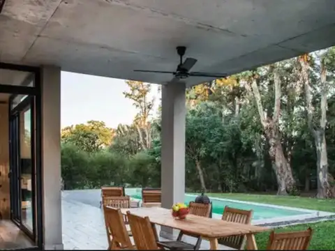 Casa en venta, Barrio Los Puentes, Luján, tres dormitorios