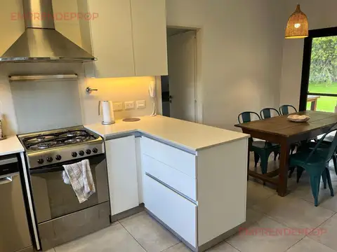 Casa en Alquiler con 1 cochera