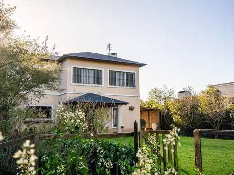 Casa 7 ambientes con 4 baños