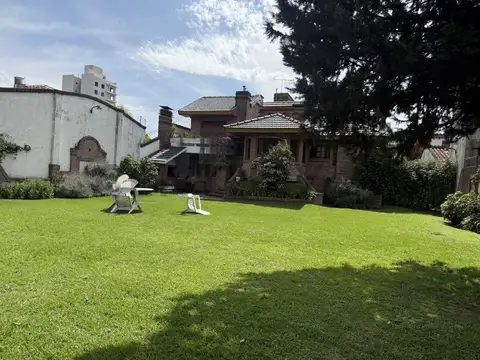 Casa 6 ambientes con 2 baños