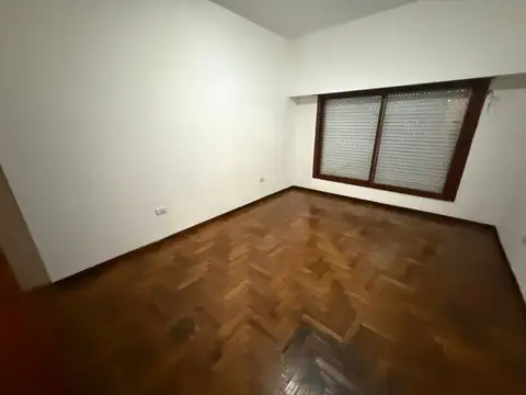 Depto Tipo Casa en Alquiler en Mataderos, $ 650.000