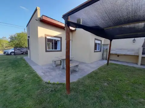 Alquiler temporario cabaña 2 ambientes Miramar. Barrio Parquemar