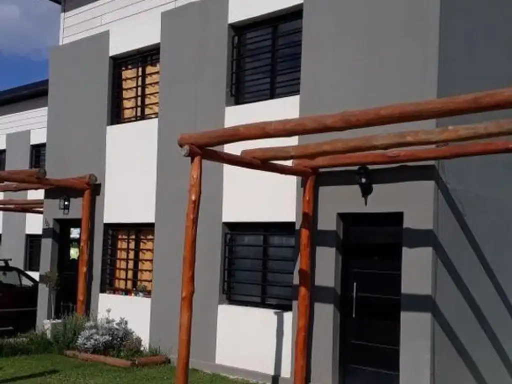 Casa - 72  m² Cubierta | 2 dormitorios | 3 años | 2 baños | 3 ambientes | 2 cocheras