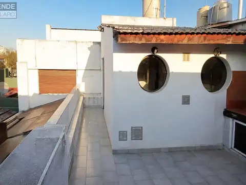 Casa 9 ambientes con 3 baños