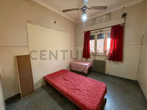 CASA EN VENTA 5 AMBIENTES CON PATIO Y GARAJE EN REMEDIOS DE ESCALADA