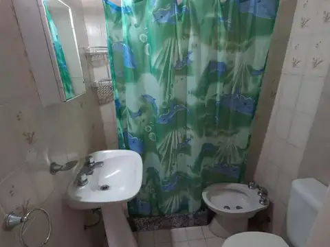 Edificio Comercial en venta - 7 Dormitorios 5 Baños - Cochera - Villa Gesell