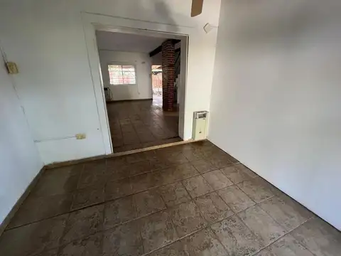 Casa 5 ambientes con 1 baño