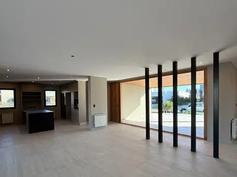 Casa 4 ambientes con 4 baños