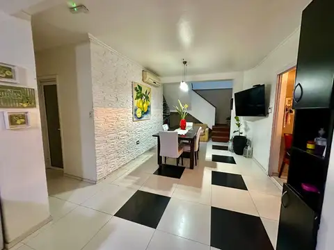Casa 8 ambientes con 3 baños