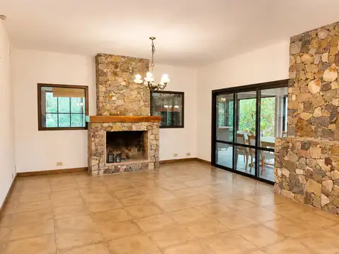 Casa 5 ambientes con 3 baños