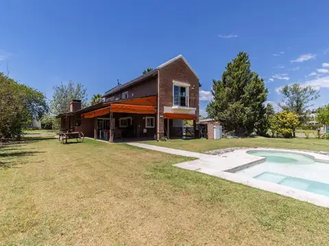 VENTA - Casa de 3 dormitorios con Pileta en Puerto Roldan