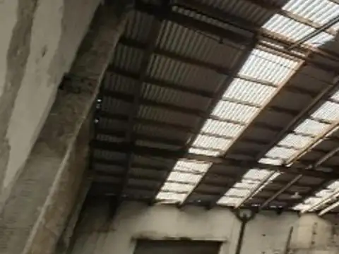 GALPON EN VENTA 300 m2 74 E/ 1 y 115