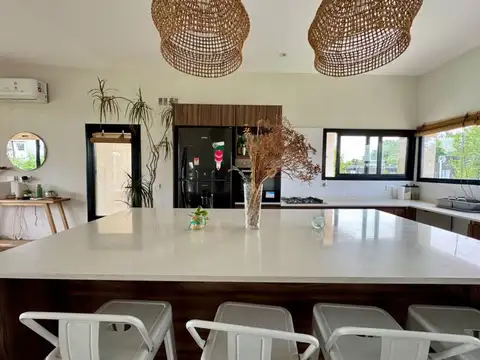 CASA EN VENTA 4 AMB FINCAS DE ALVAREZ PISCINA