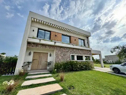 CASA EN VENTA 4 AMB FINCAS DE ALVAREZ PISCINA