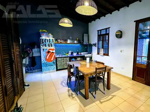 Casa 4 ambientes con 2 baños