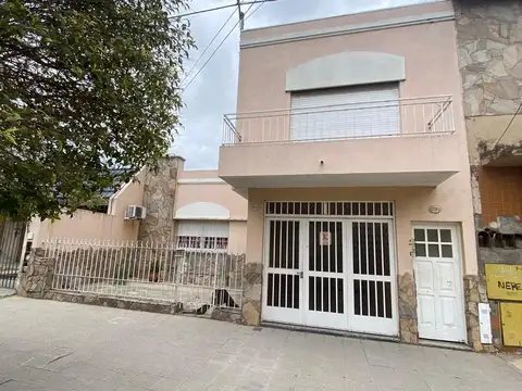 Casa en alquiler - 1 Dormitorio 1 Baño - Cochera - 120Mts2 - La Plata