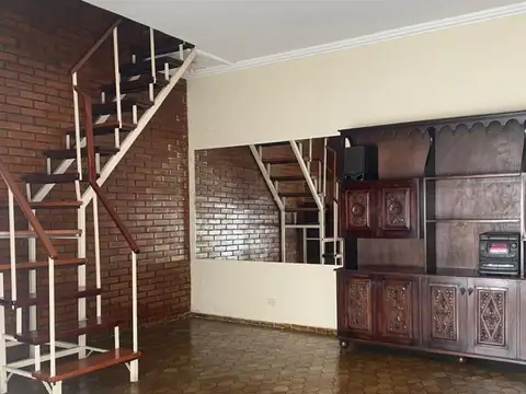 Depto Tipo Casa 6 ambientes con 2 baños