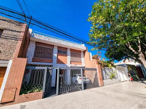 Casa en Venta de 4 Dormitorios - Rosario