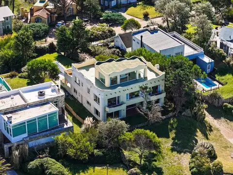 Casa 6 ambientes con 3 baños