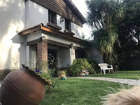 Casa 6 ambientes con 3 baños