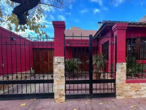 HERMOSA CASA EN VENTA 6ta SECCIÓN