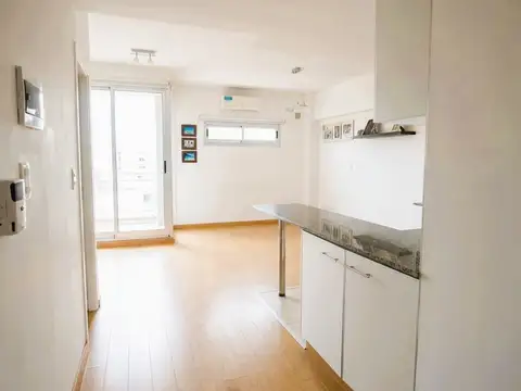 Alquiler Monoambiente-balcón-terraza-SUM Paternal