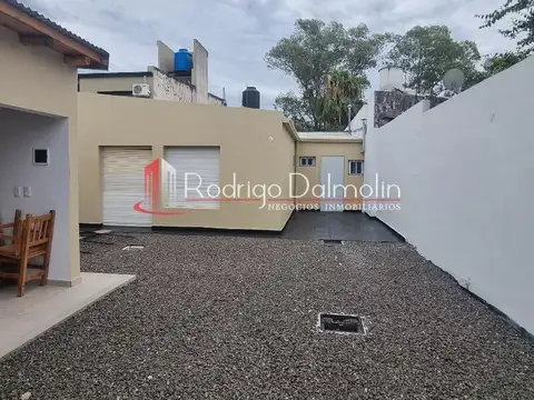 Casa en Venta con 2 cocheras