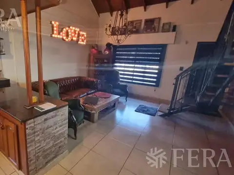 Casa 4 ambientes con 2 baños