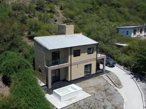 Casa en venta - 3 Dormitorios 2 Baños - Unquillo