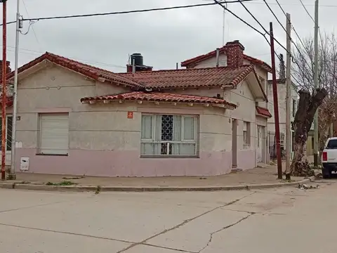 Casa venta  Necochea 2 dormitorios en esquina asfalto gas luz cloacas barrio residencial
