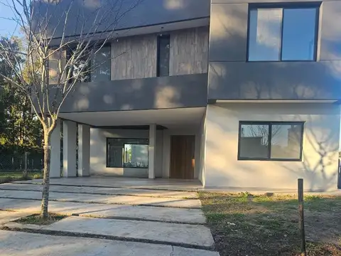 Casa a estrenar en 2 plantas en Santo Tomas