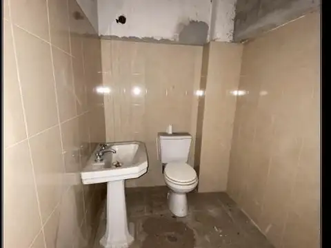 VENTA EN BLOQUE UN LOCAL Y 2 DEPTOS EN LOTE PROPIO ISIDRO CASANOVA