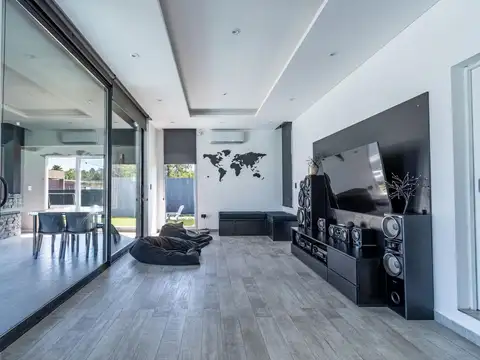 Casa 7 ambientes con 3 baños