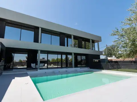 VENTA CASA PREMIUM 4 DORMI EN ROLDAN