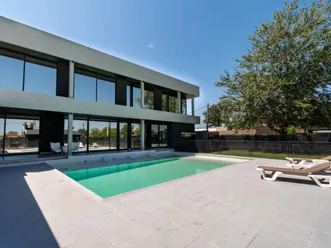 VENTA CASA PREMIUM 4 DORMI EN ROLDAN