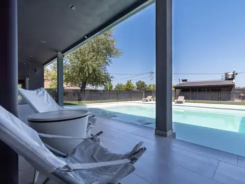 Casa en Venta con 2 cocheras