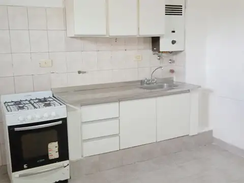 CASA 1 DORMITORIO CON LOCAL COMERCIAL O COCHERA ITALIA Y AV. URIBURU