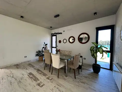 Casa en Venta con 3 cocheras