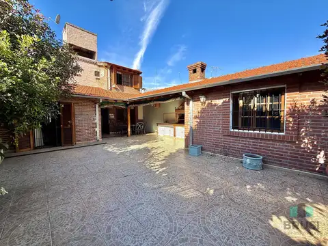 Casa 5 ambientes con 3 baños