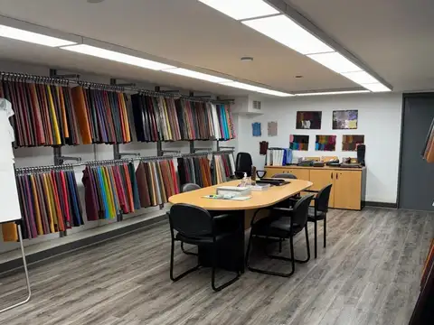 VENTA DEPOSITO CON MONTACARGAS + OFICINAS - LUGANO