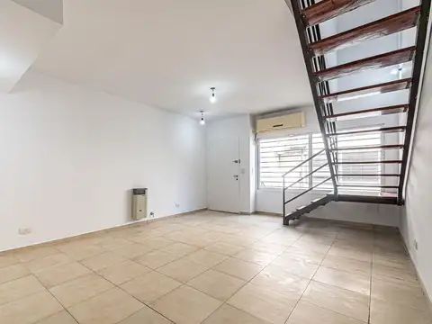 Depto Tipo Casa 3 ambientes con 2 baños