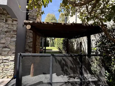 Casa en Venta en Barrio Parque Leloir, USD 330.000
