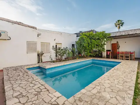 Casa 3 dormitorios con pileta y cochera