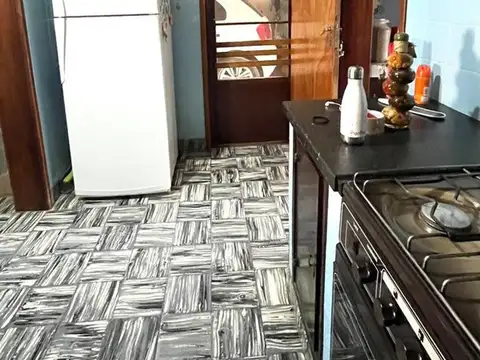 Casa 5 ambientes con 1 baño